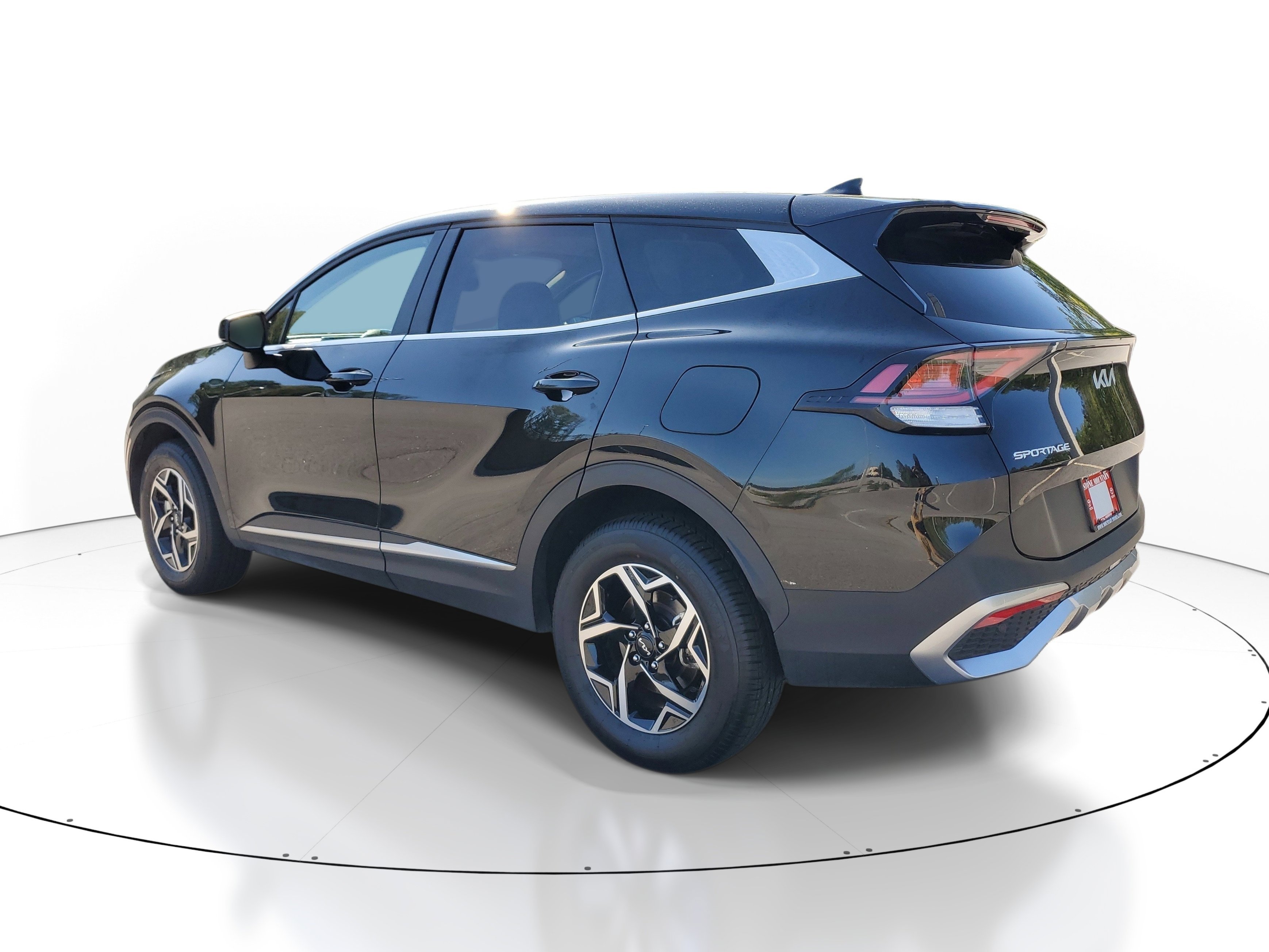 Used 2025 Kia Sportage LX image 4