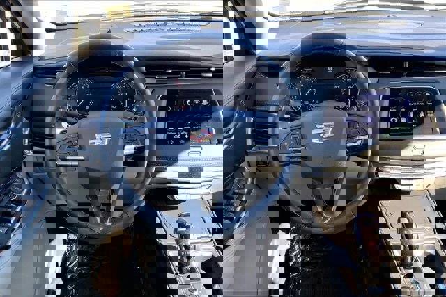 Used 2023 Cadillac XT4 Luxury w/ Cold Weather Package image 4