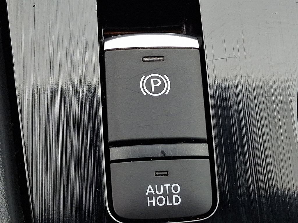 Used 2024 Nissan Rogue S image 23