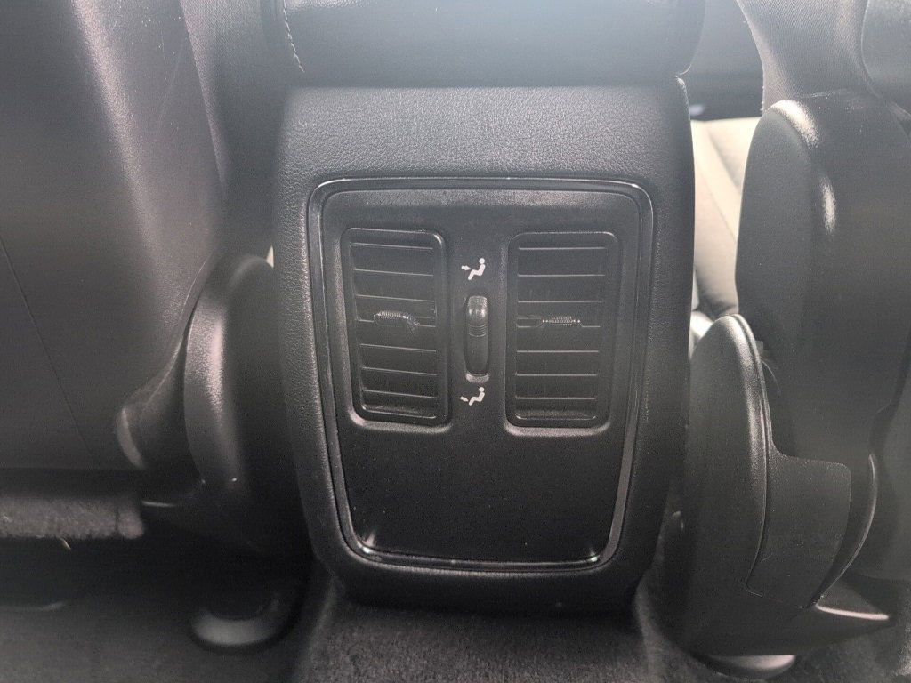 Used 2020 Jeep Grand Cherokee Laredo w/ 18" Wheel & 8.4" Radio Group image 17