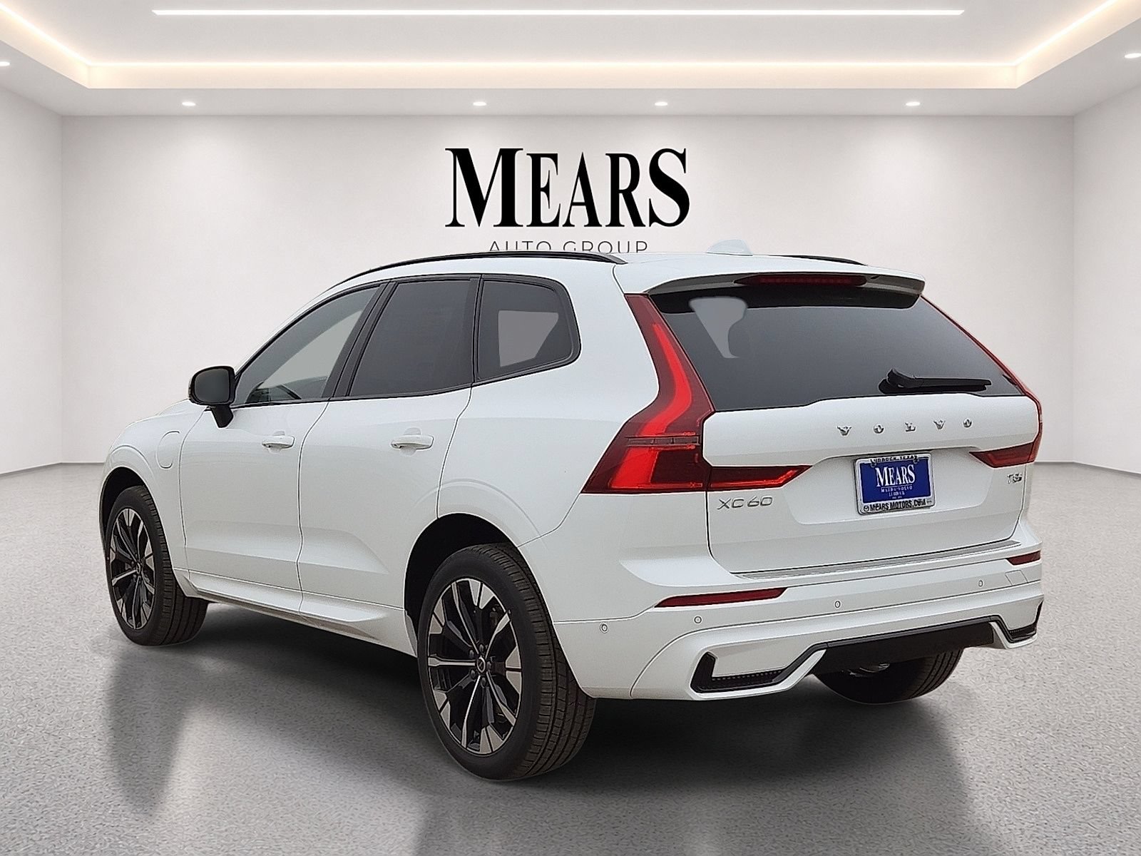 New 2026 Volvo XC60 T8 Plus w/ Protection Package Premier AWD/4WD image 3