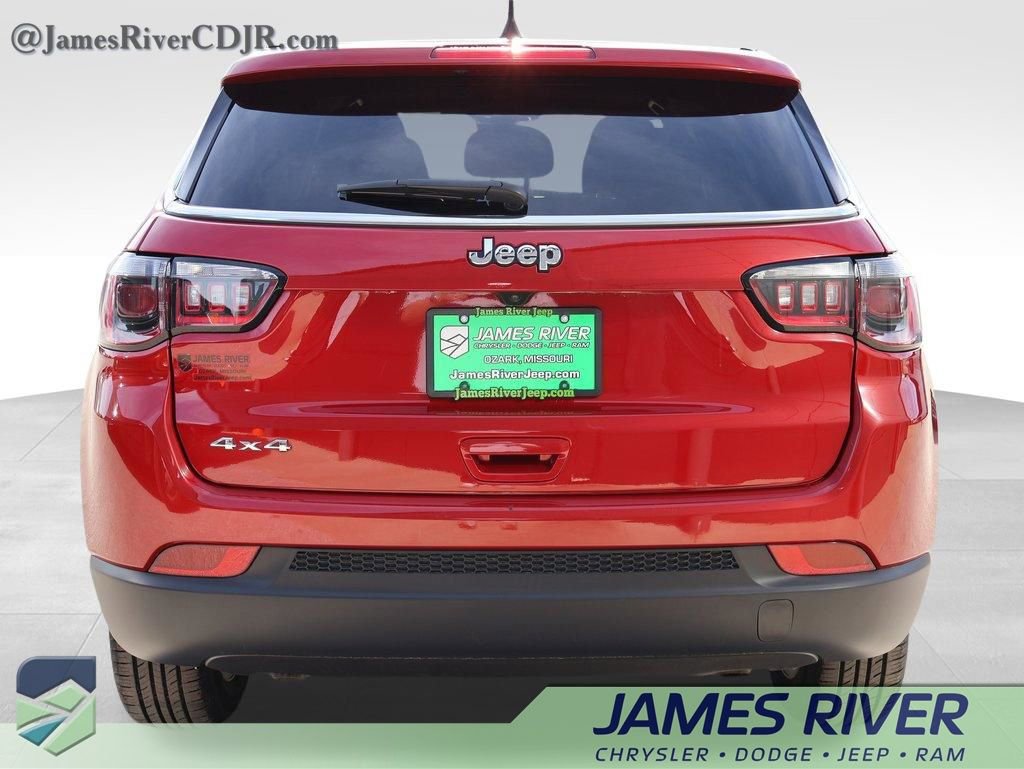 Used 2024 Jeep Compass Sport image 4