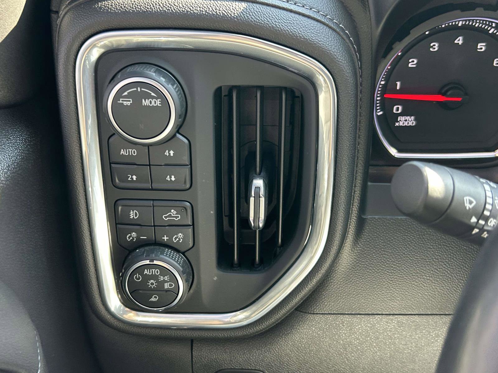 Used 2021 Chevrolet Silverado 1500 LTZ AWD/4WD image 20