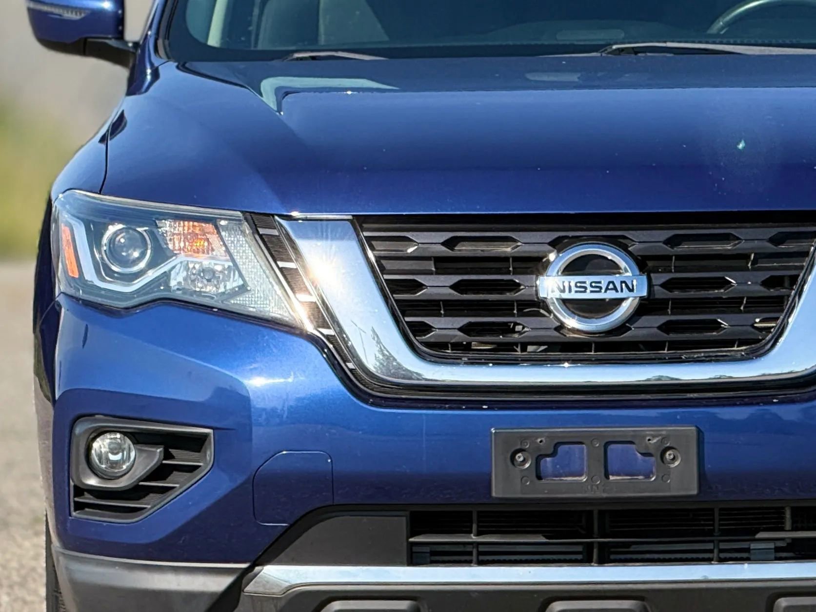 Used 2017 Nissan Pathfinder SV image 11