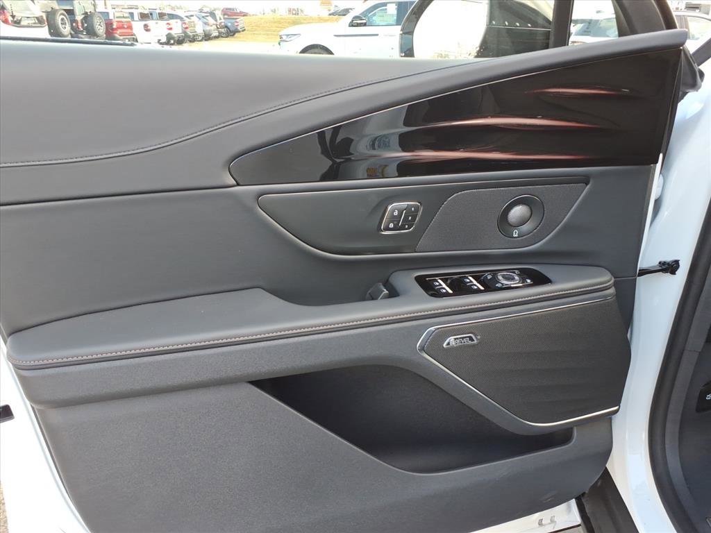 New 2026 Lincoln Nautilus Reserve w/ Jet Appearance Package image 7