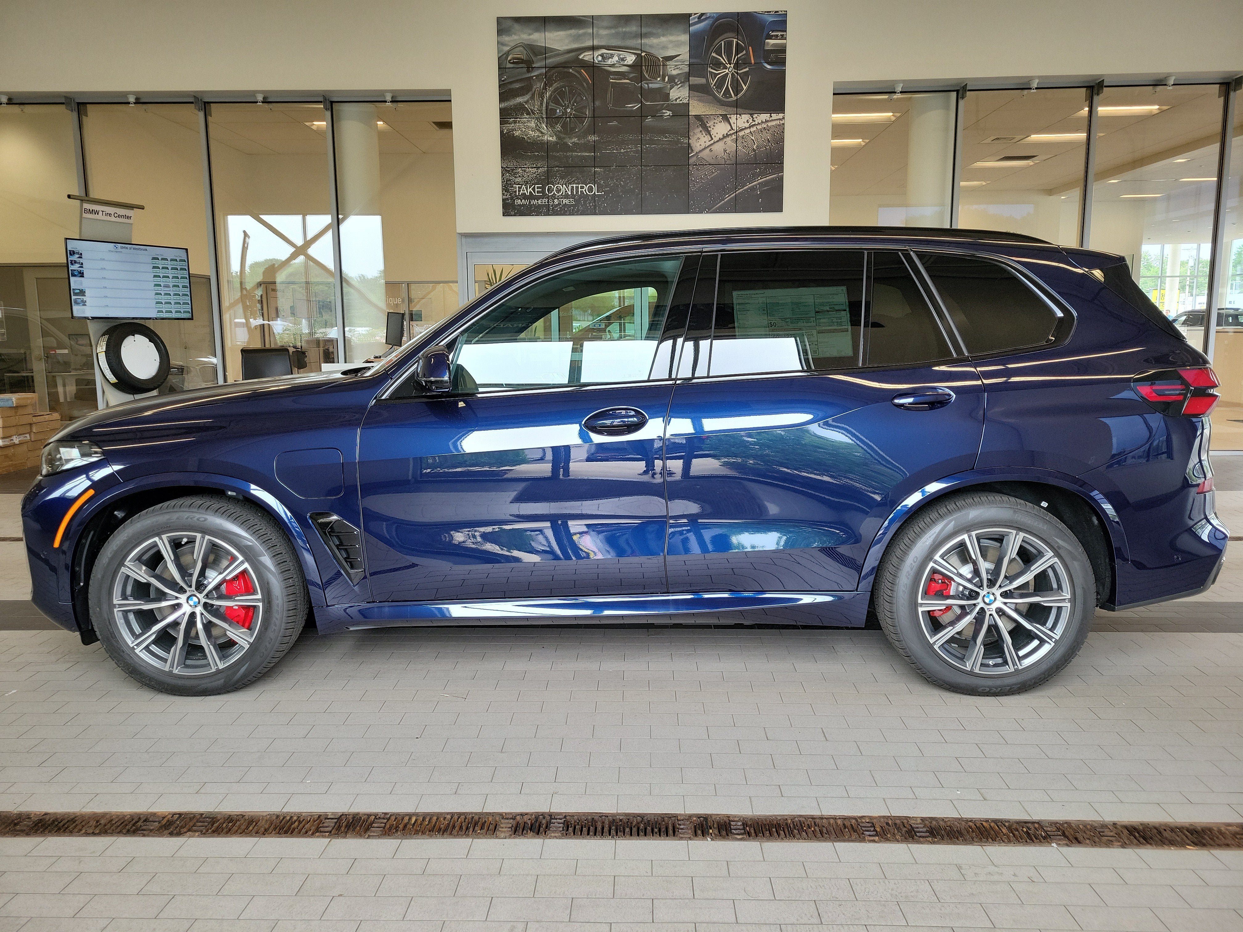 New 2026 BMW X5 xDrive50e w/ Executive Package AWD/4WD image 2