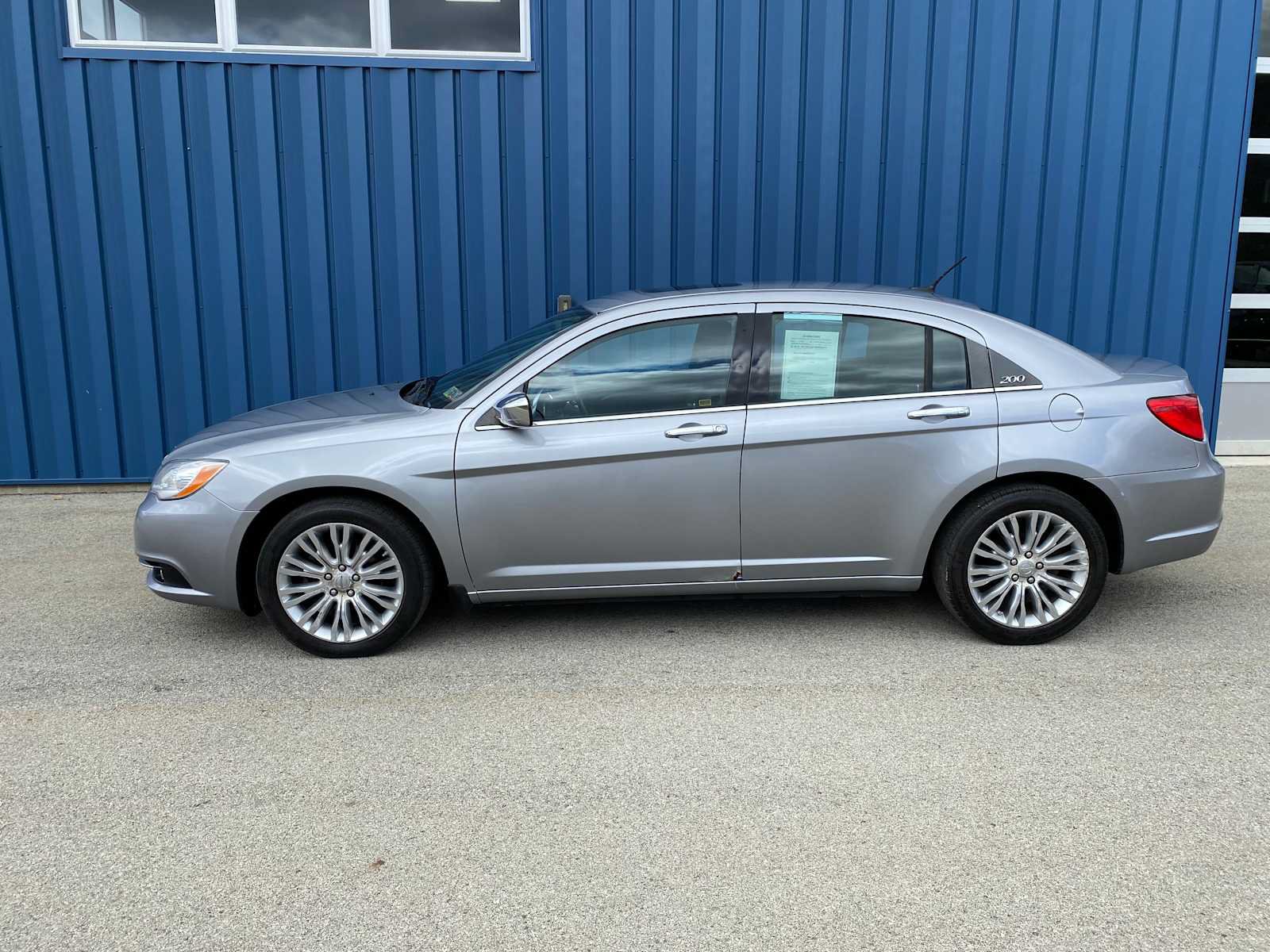 Used 2013 Chrysler 200 Limited FWD image 13