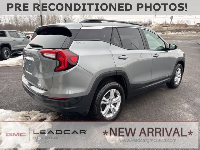 Used 2024 GMC Terrain SLE w/ Driver Convenience Package image 5