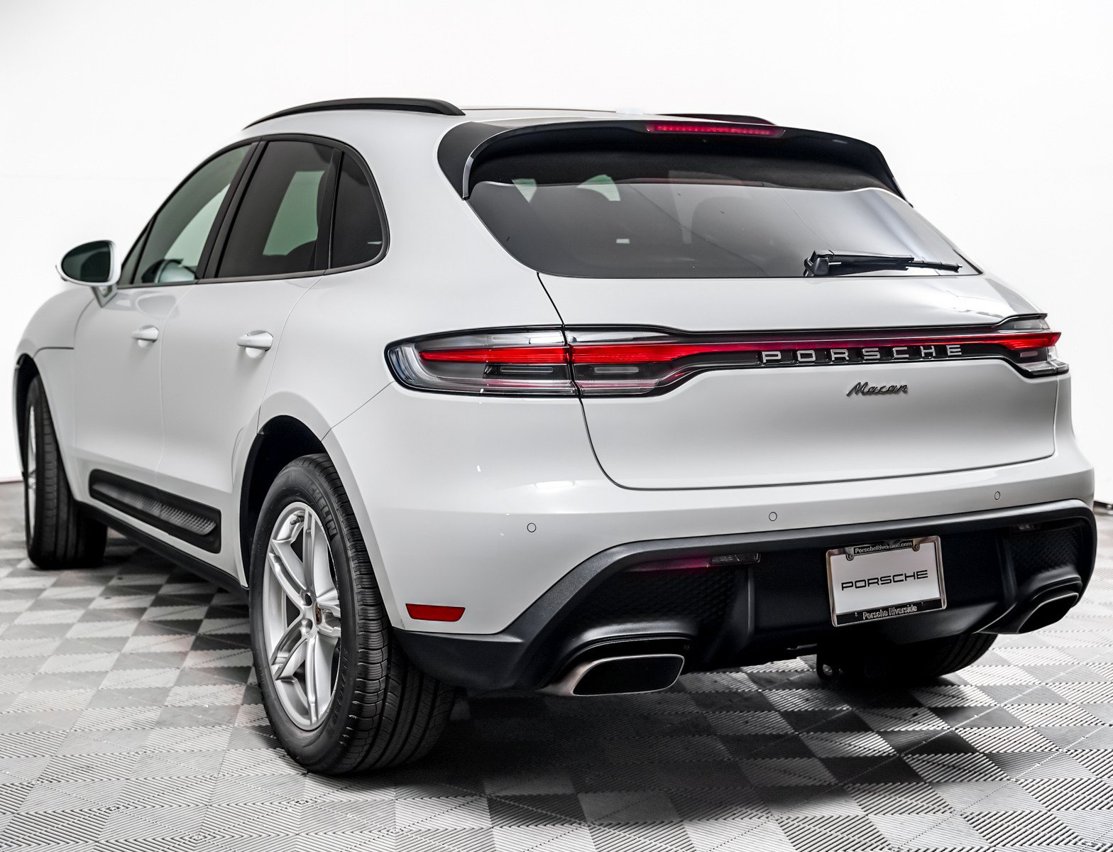 Certified 2026 Porsche Macan AWD/4WD image 3