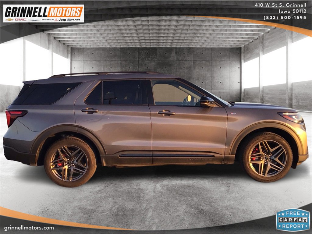 Used 2025 Ford Explorer ST-Line w/ ST-Line Street Pack image 4