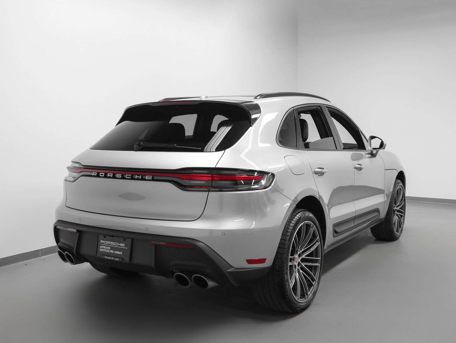 Certified 2026 Porsche Macan image 12
