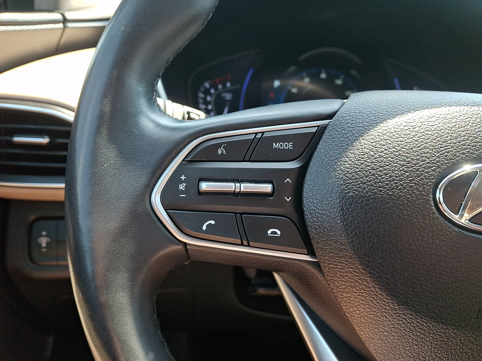 Used 2020 Hyundai Santa Fe Limited AWD/4WD image 23