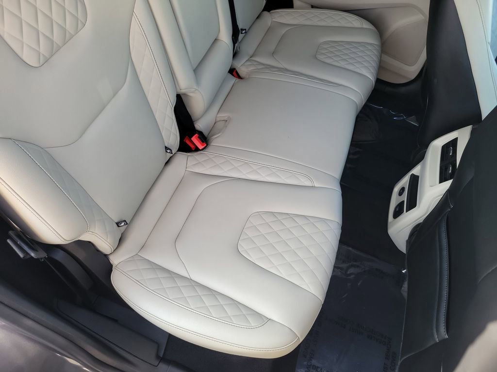 Used 2024 Ford Edge Titanium image 23