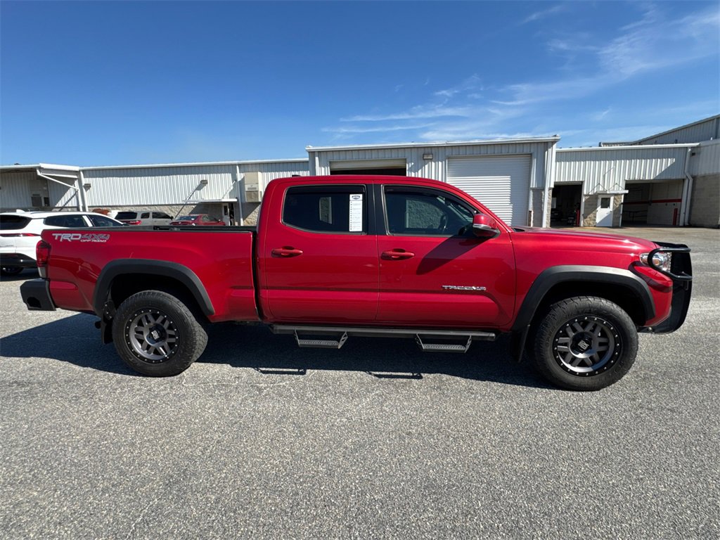Used 2019 Toyota Tacoma TRD Off-Road image 2