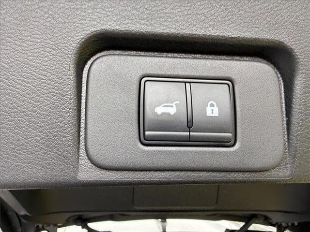 Used 2025 Nissan Rogue SV AWD/4WD image 18