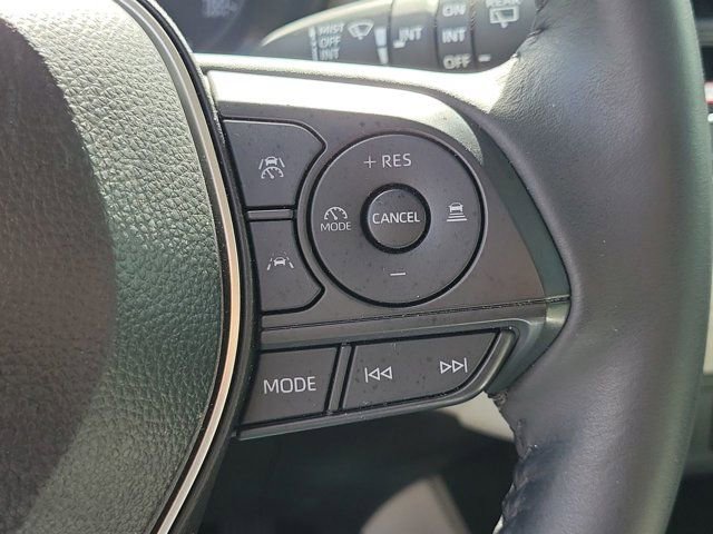 Used 2025 Toyota Corolla Cross LE image 31