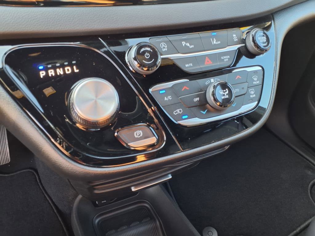 New 2025 Chrysler Voyager LX FWD image 15