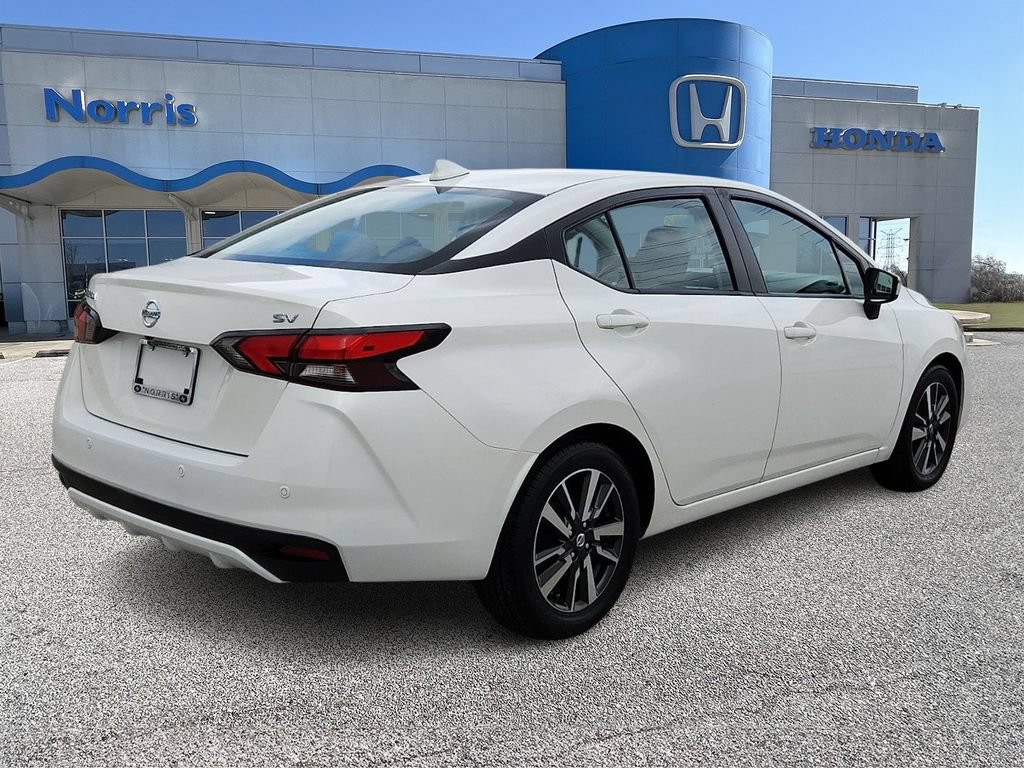 Used 2021 Nissan Versa SV FWD image 4