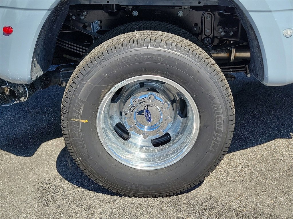 New 2026 Ford F350 4x4 Crew Cab DRW Super Duty image 8