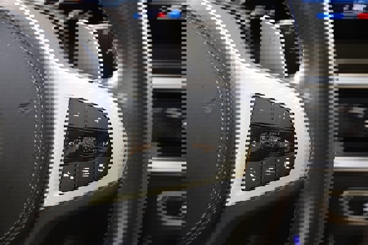 Used 2023 BMW X7 xDrive40i w/ M Sport Package image 44