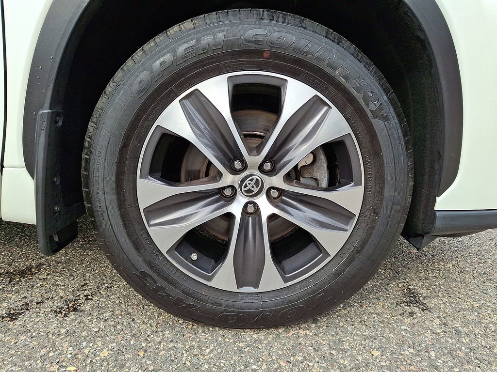 Used 2021 Toyota Highlander XLE image 10