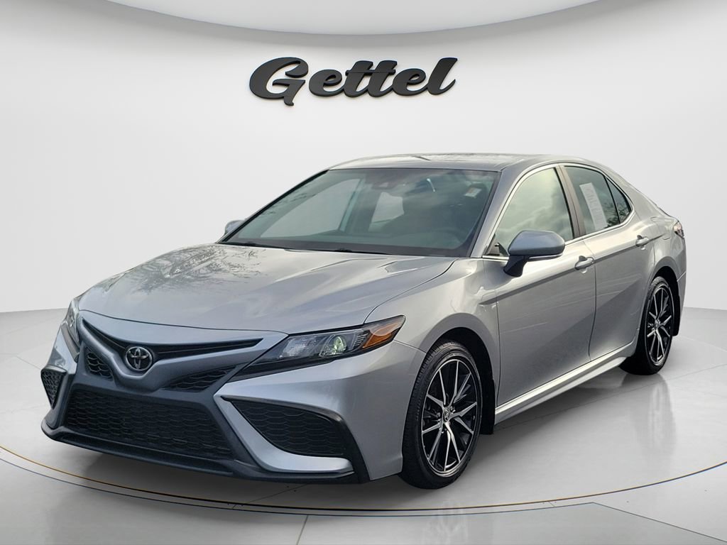 Used 2023 Toyota Camry SE image 1