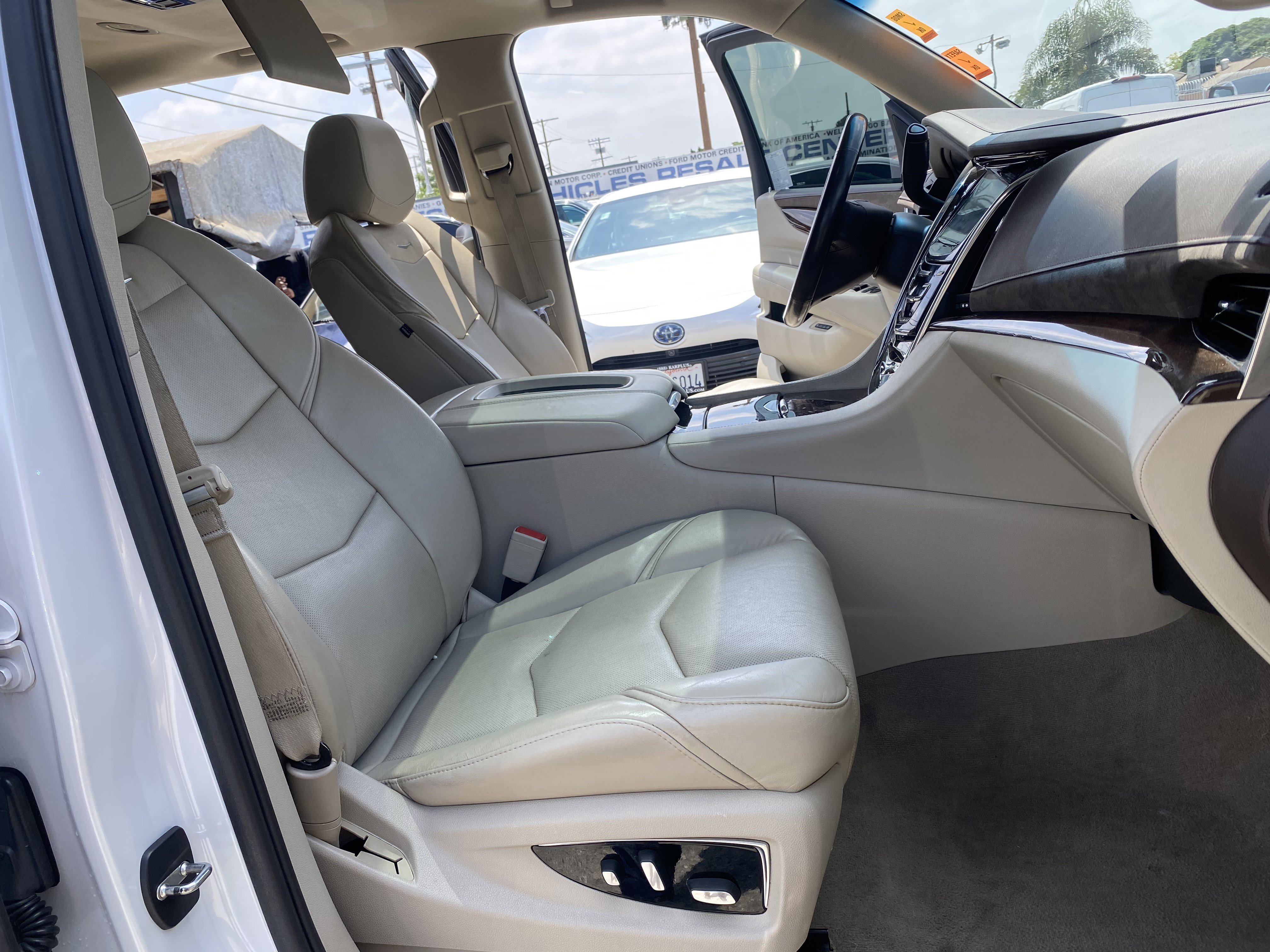Used 2017 Cadillac Escalade ESV Premium Luxury RWD image 27