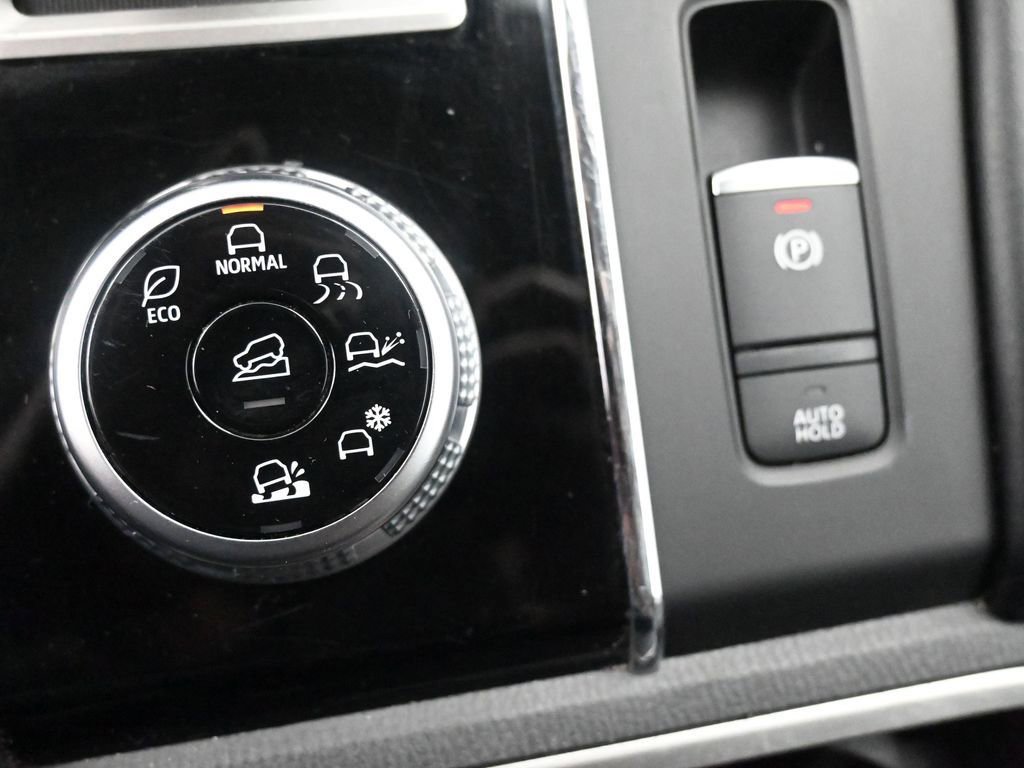 Used 2024 Mitsubishi Outlander AWD image 30