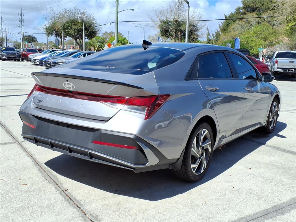 Used 2025 Hyundai Elantra Sport image 20