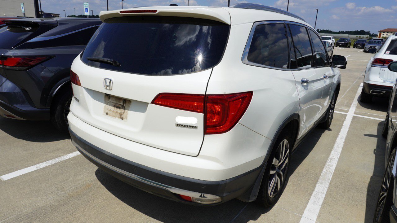 Used 2017 Honda Pilot Touring image 6