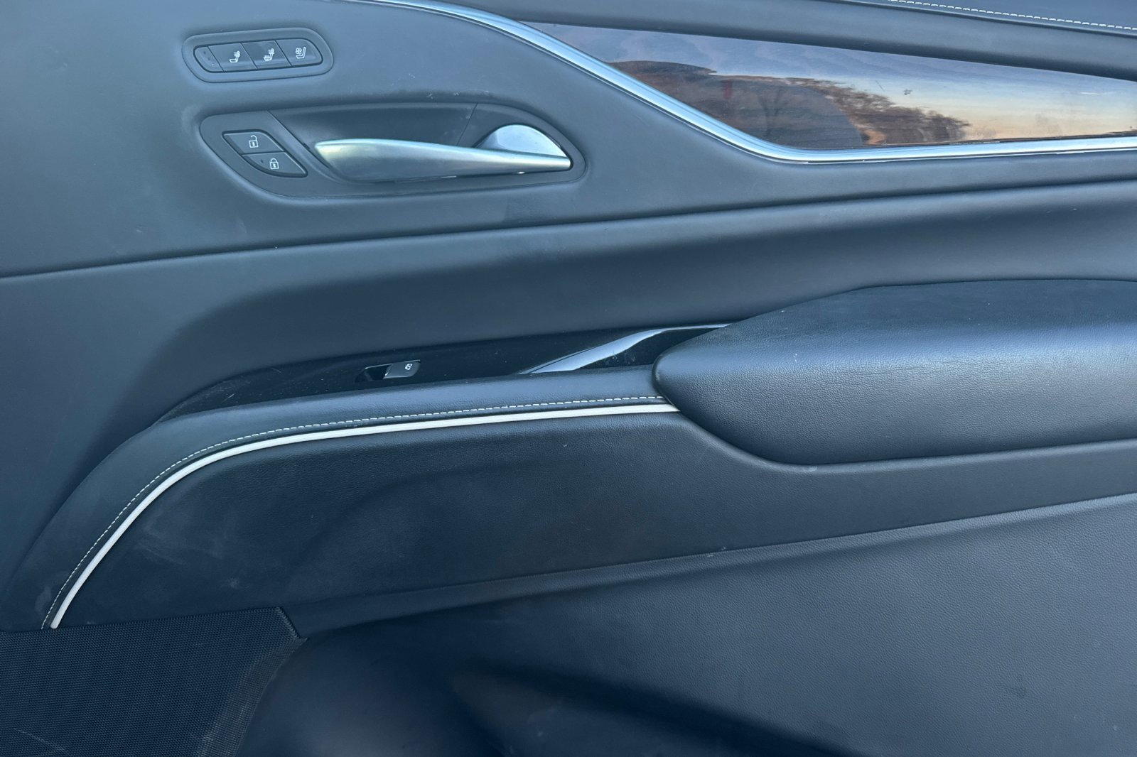 Used 2023 Cadillac Escalade Sport Platinum w/ LPO, ONYX Package image 21