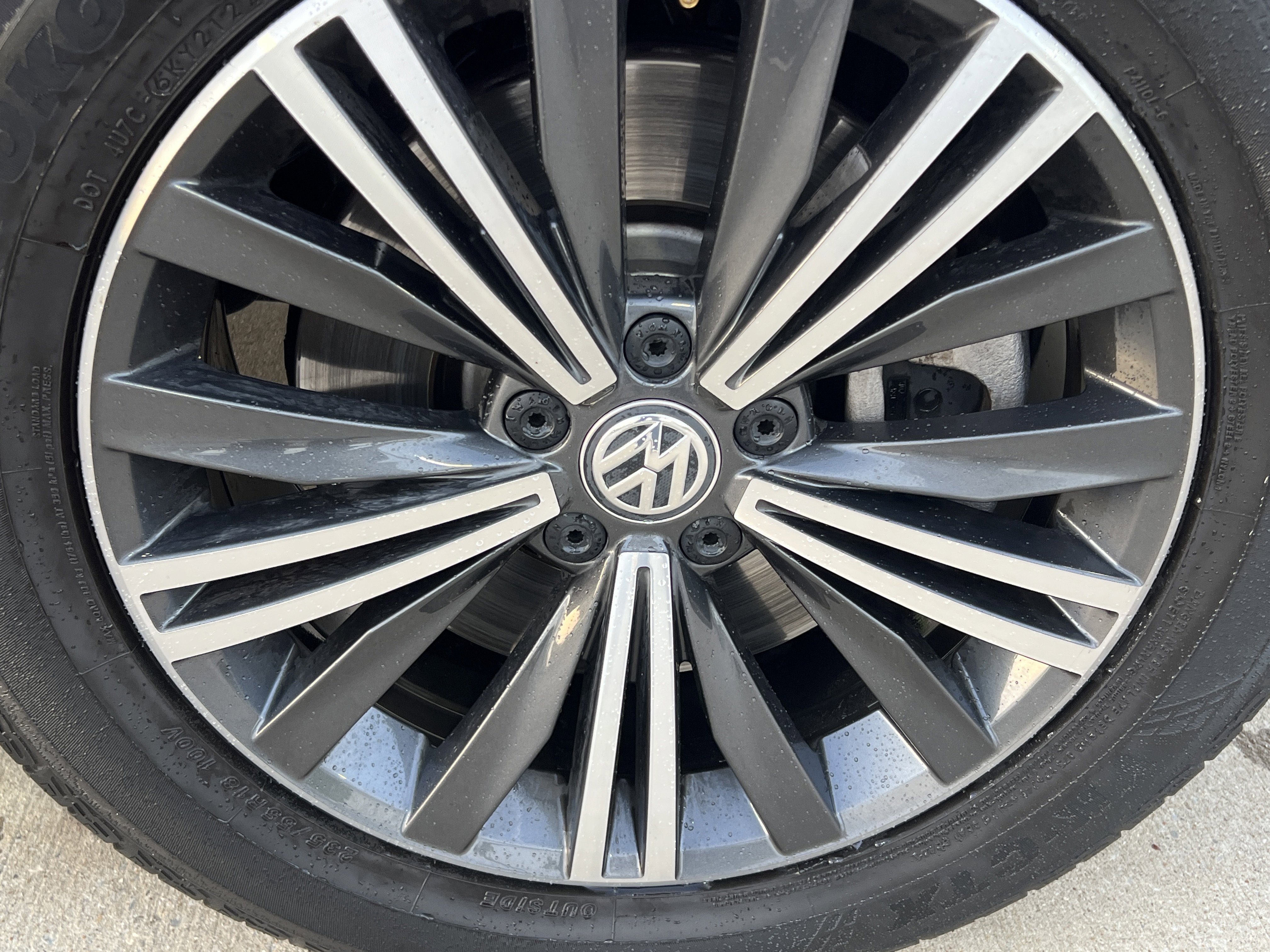Used 2019 Volkswagen Tiguan SEL image 12