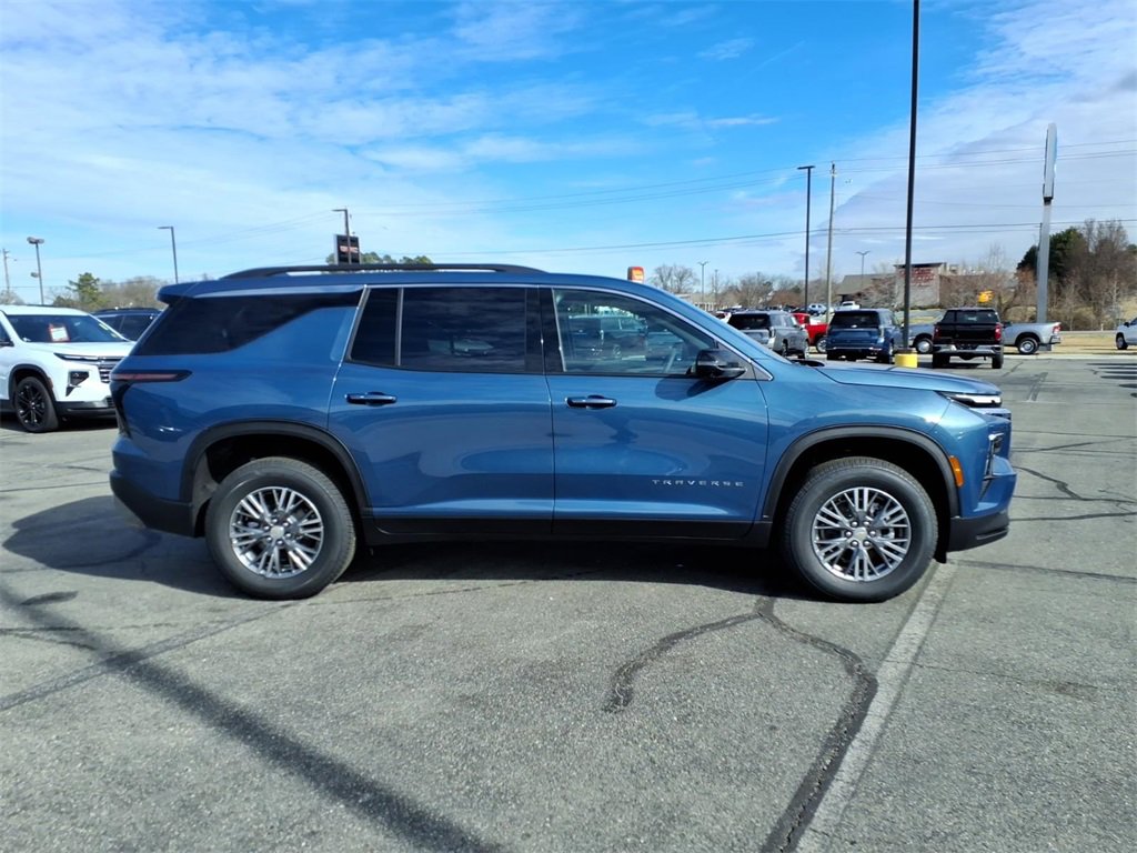 New 2026 Chevrolet Traverse LT w/ Driver Confidence Package image 4