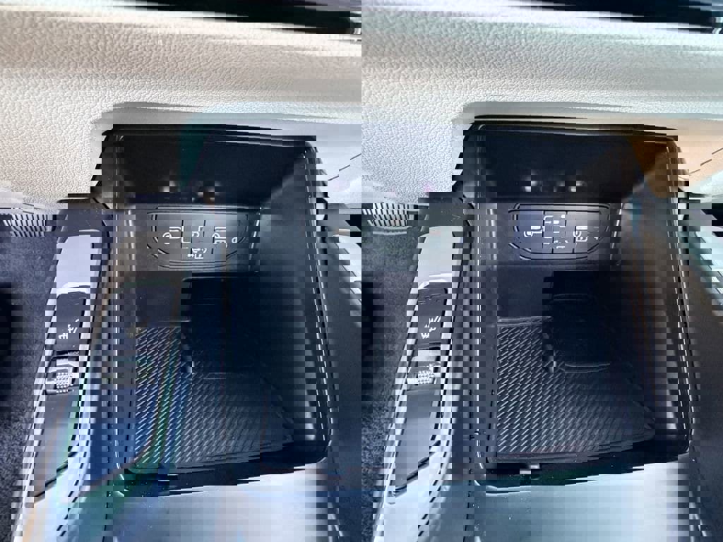 Used 2025 Kia Sorento S w/ Panoramic Sunroof Package image 25