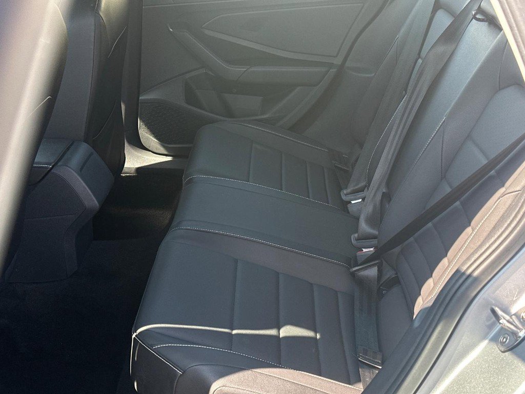 Used 2024 Volkswagen Jetta SE image 10