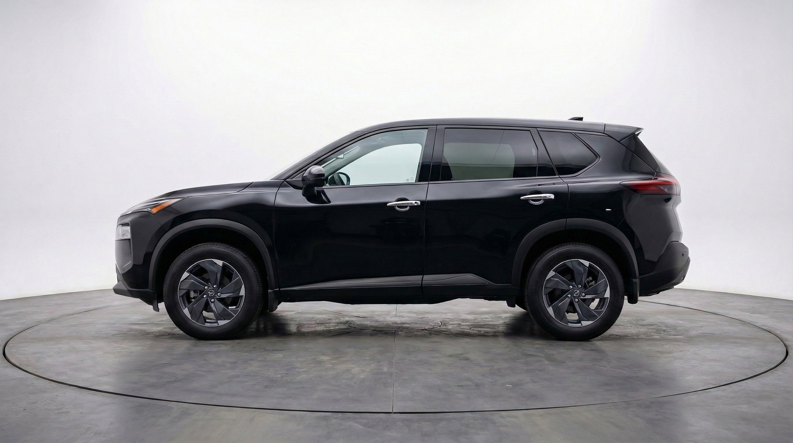 Used 2025 Nissan Rogue SV image 5