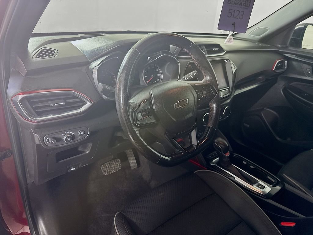 Used 2021 Chevrolet TrailBlazer RS w/ Sun and Liftgate Package image 9