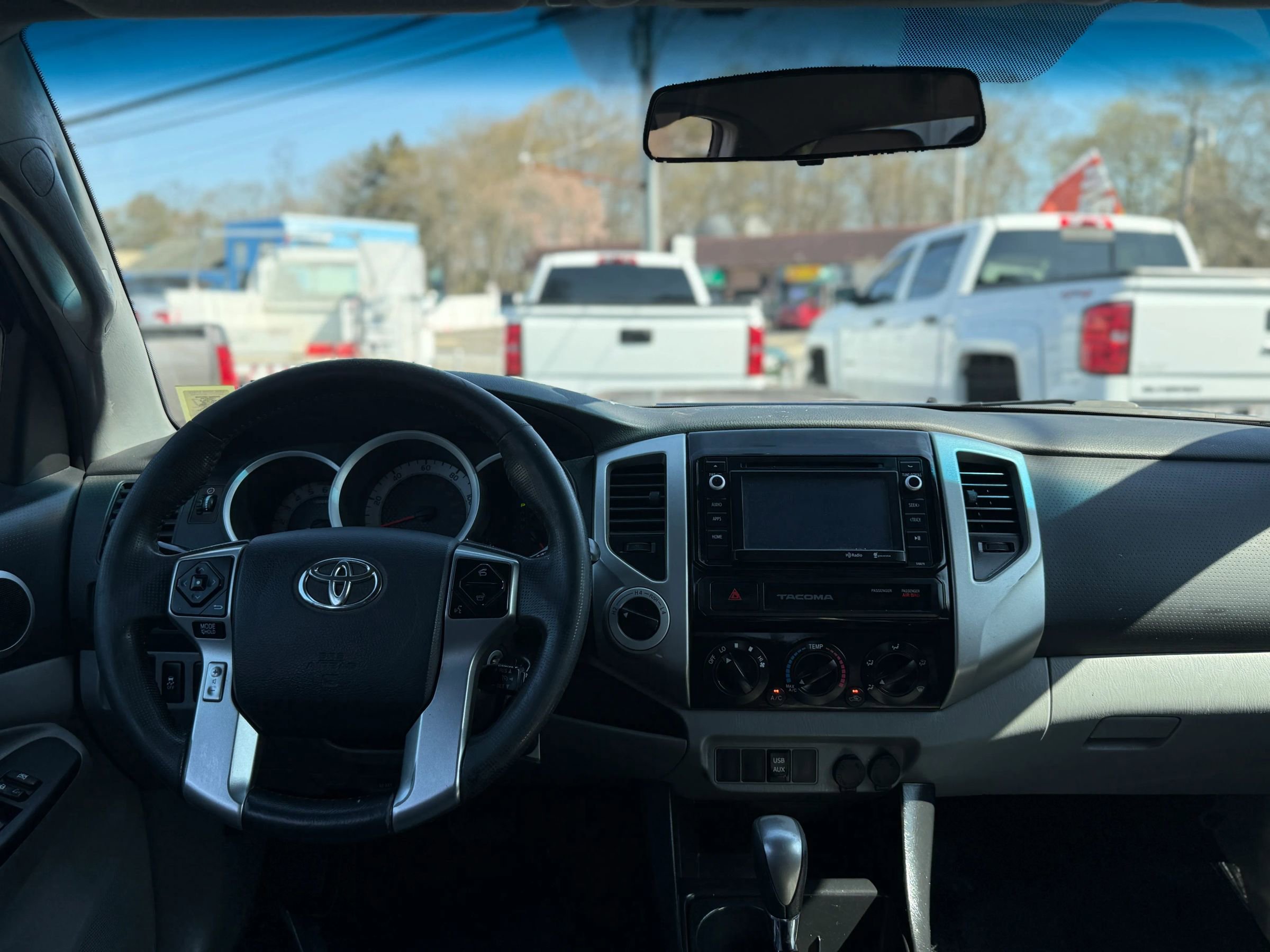 Used 2015 Toyota Tacoma 4x4 Access Cab V6 w/ TRD Sport Package image 26