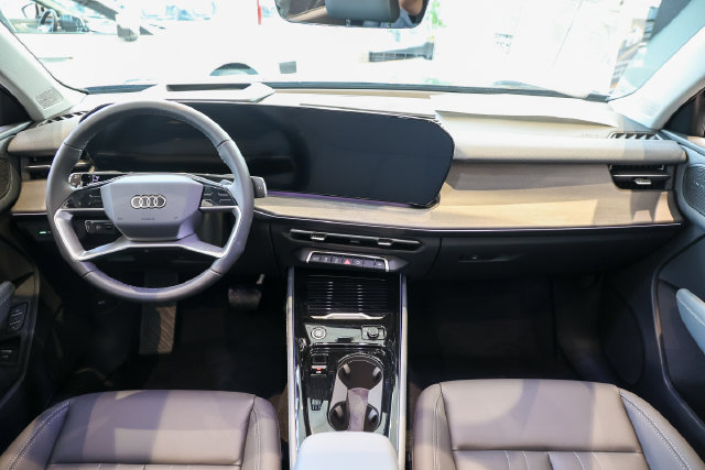 New 2026 Audi Q3 quattro 2.0T AWD/4WD image 7