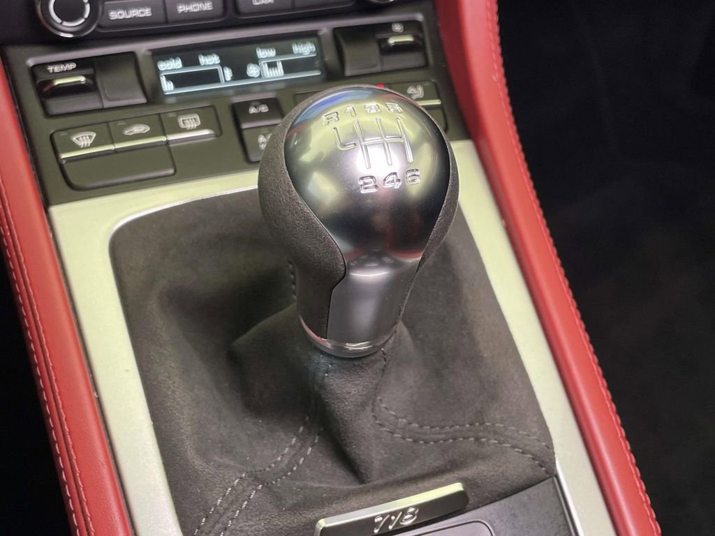 Used 2021 Porsche 718 Boxster Spyder RWD image 28