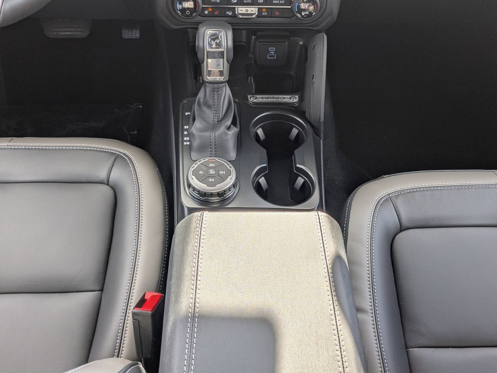 New 2025 Ford Bronco Outer Banks w/ Sasquatch Package AWD/4WD image 19