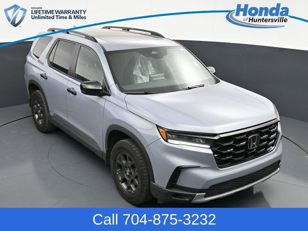 Used 2025 Honda Pilot TrailSport image 18