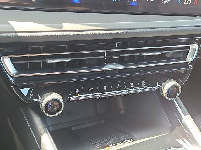 New 2027 Chevrolet Traverse LT w/ LPO, Cargo Package FWD image 18