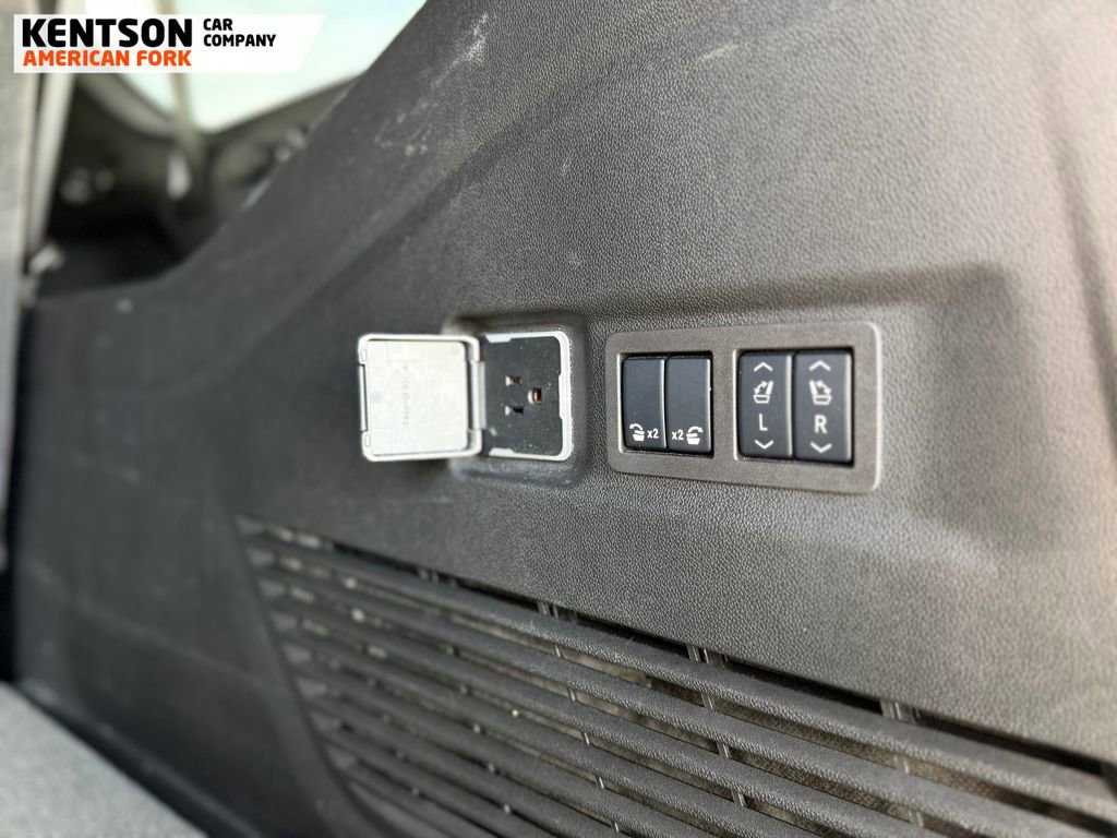 Used 2025 GMC Yukon XL Elevation image 44