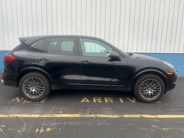 Used 2017 Porsche Cayenne Platinum Edition image 2