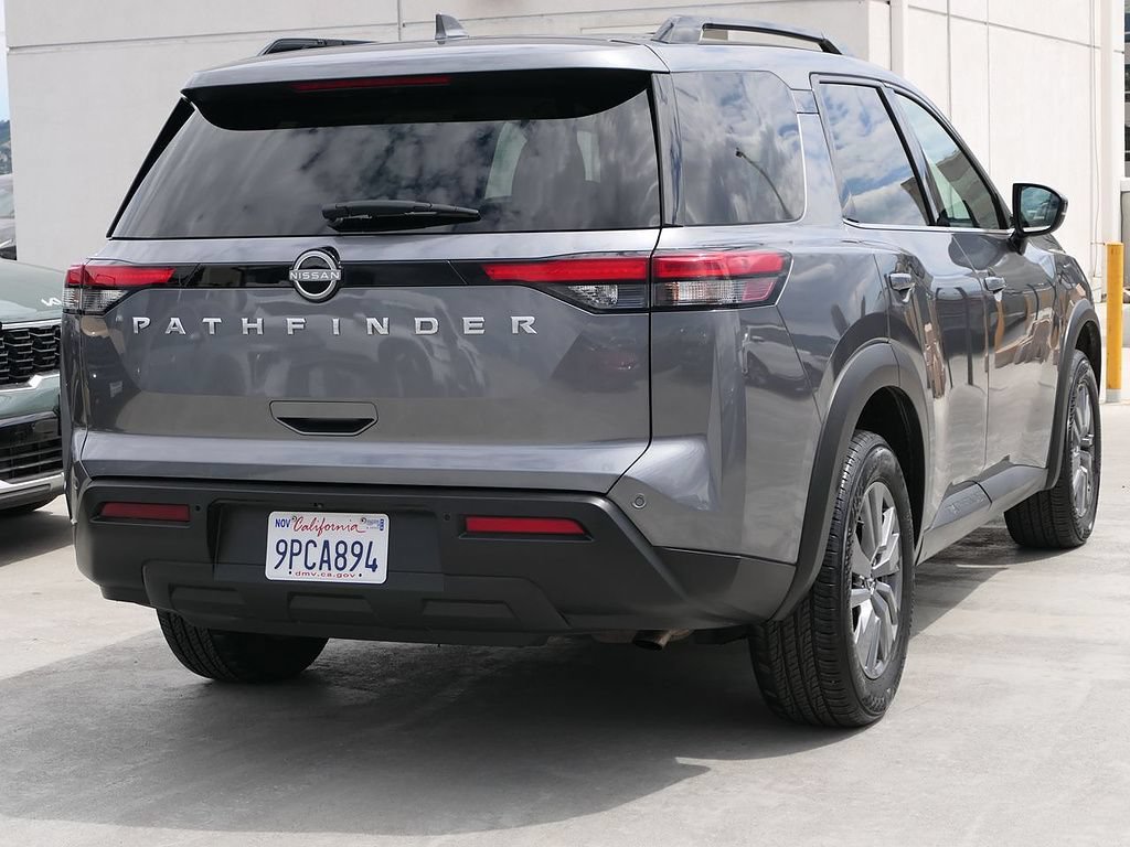 Used 2025 Nissan Pathfinder SV FWD image 3