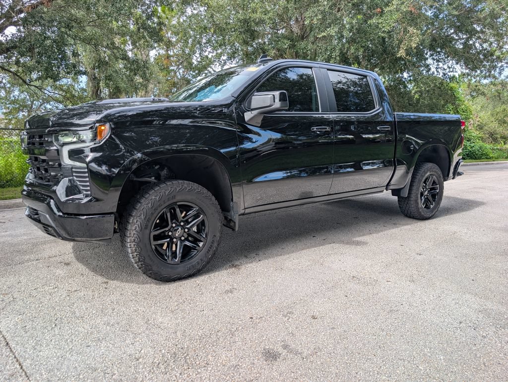 Used 2025 Chevrolet Silverado 1500 LT Trail Boss w/ Dark Appearance Package AWD/4WD image 3