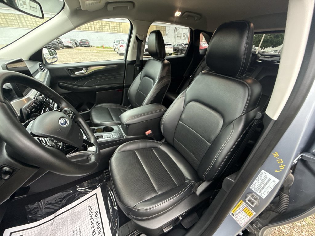 Used 2022 Ford Escape Titanium AWD/4WD image 13