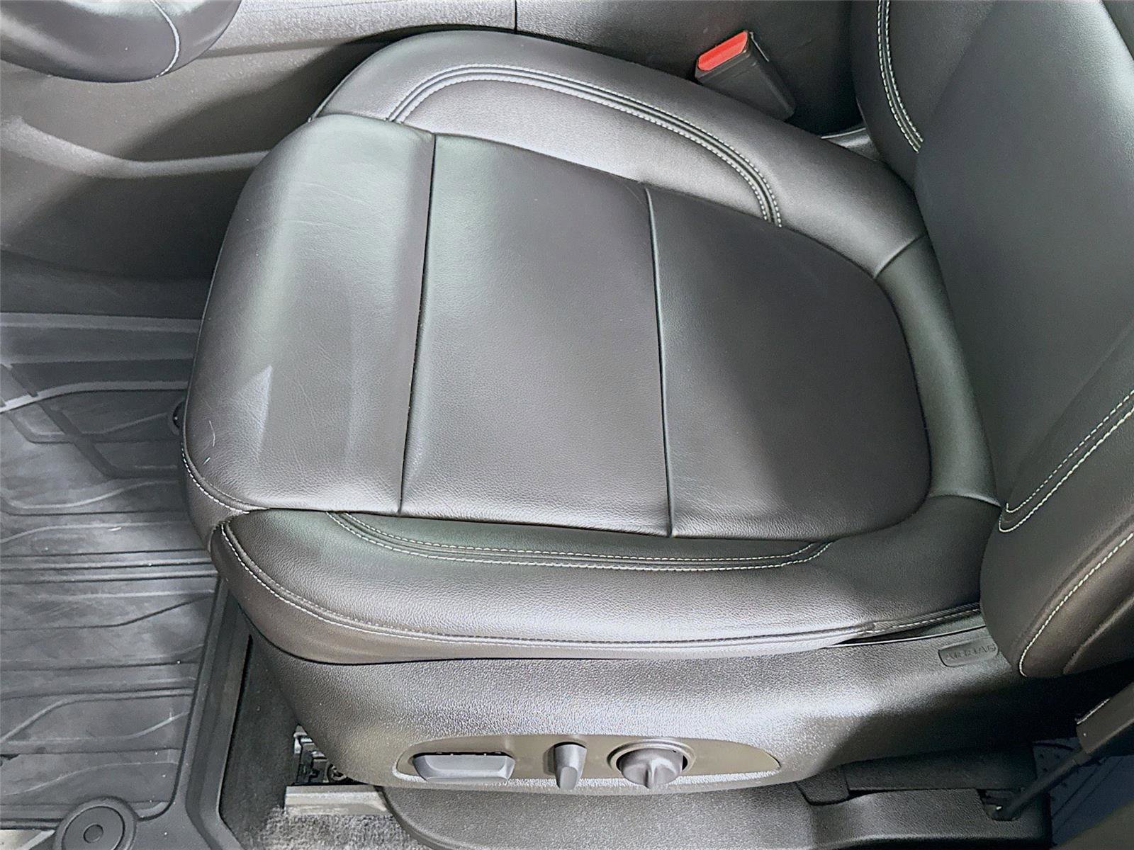 Used 2022 Chevrolet Traverse LT image 18