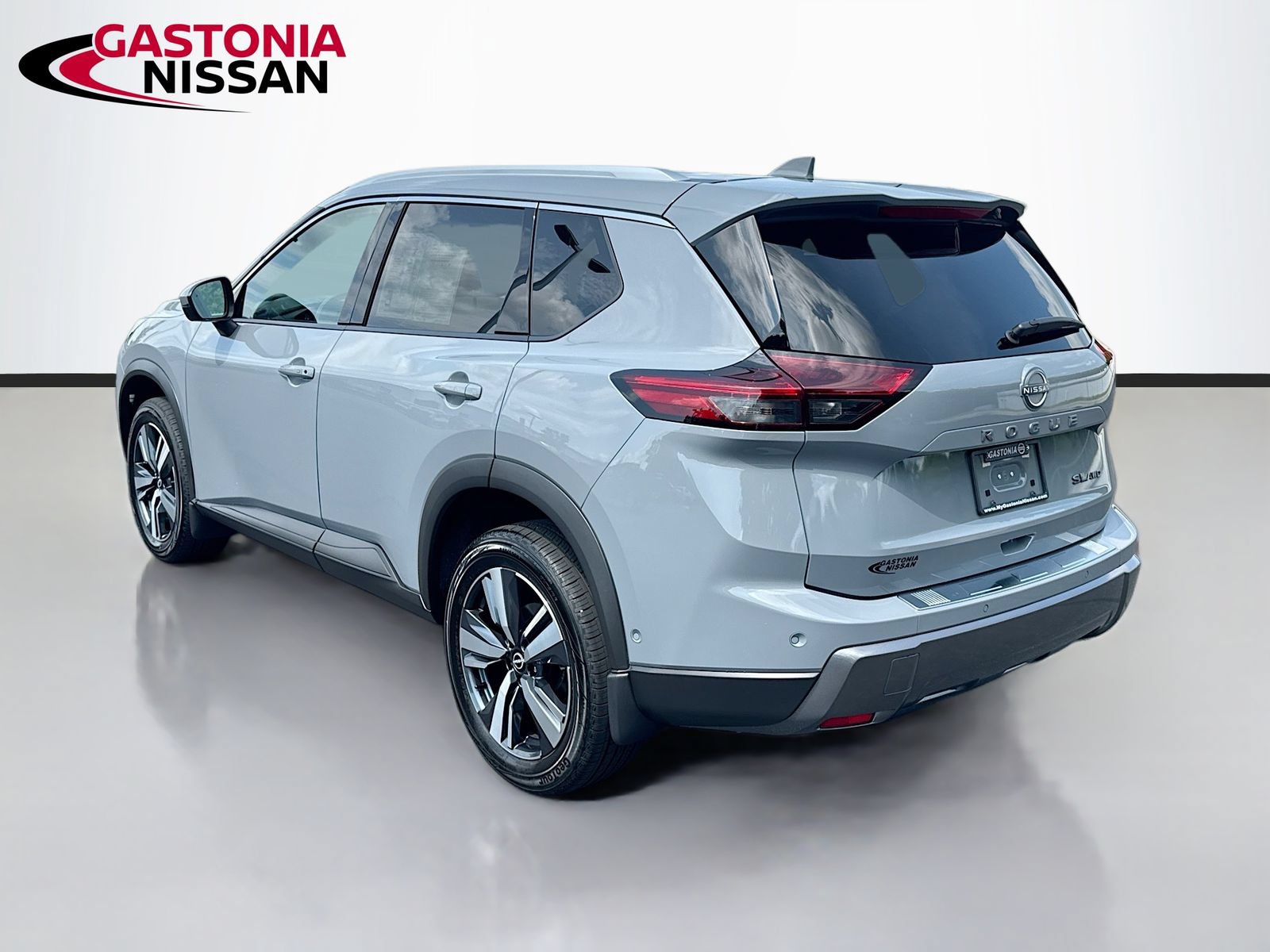 Used 2024 Nissan Rogue SL AWD/4WD image 6